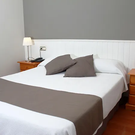 Hotel Isabel De Segura 3*