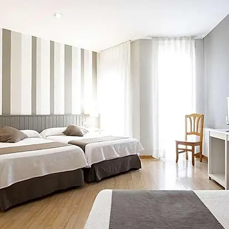 Hotel Isabel De Segura 3*