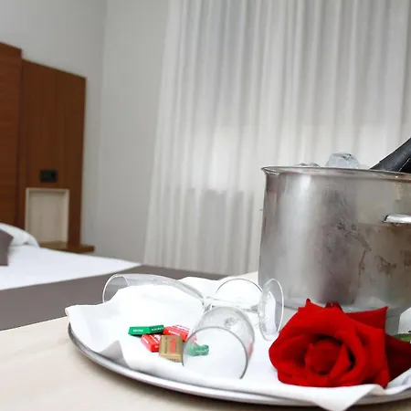 Hotel Isabel De Segura 3*