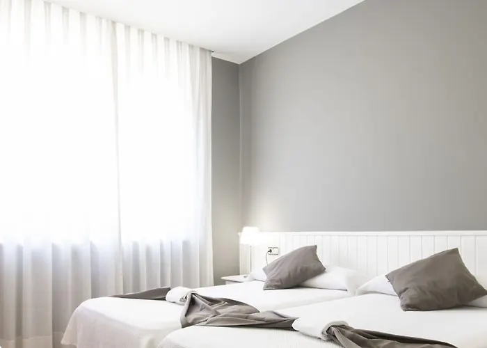 Hotel Isabel De Segura 3*