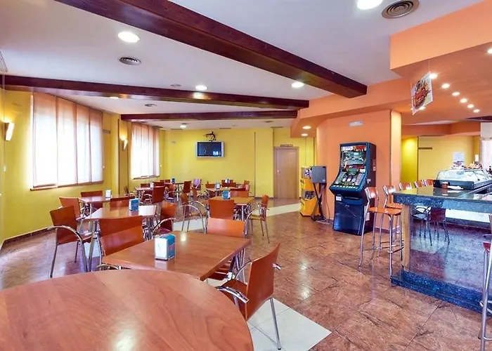 Hotel Isabel De Segura 3*